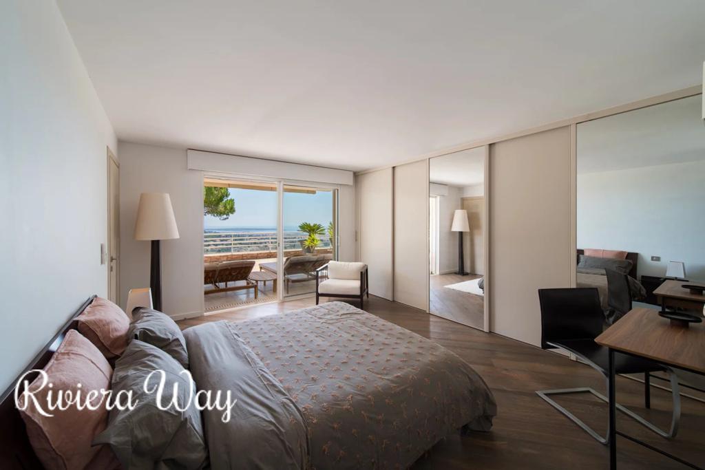 5 room apartment in Cannes, photo #7, listing #106650264