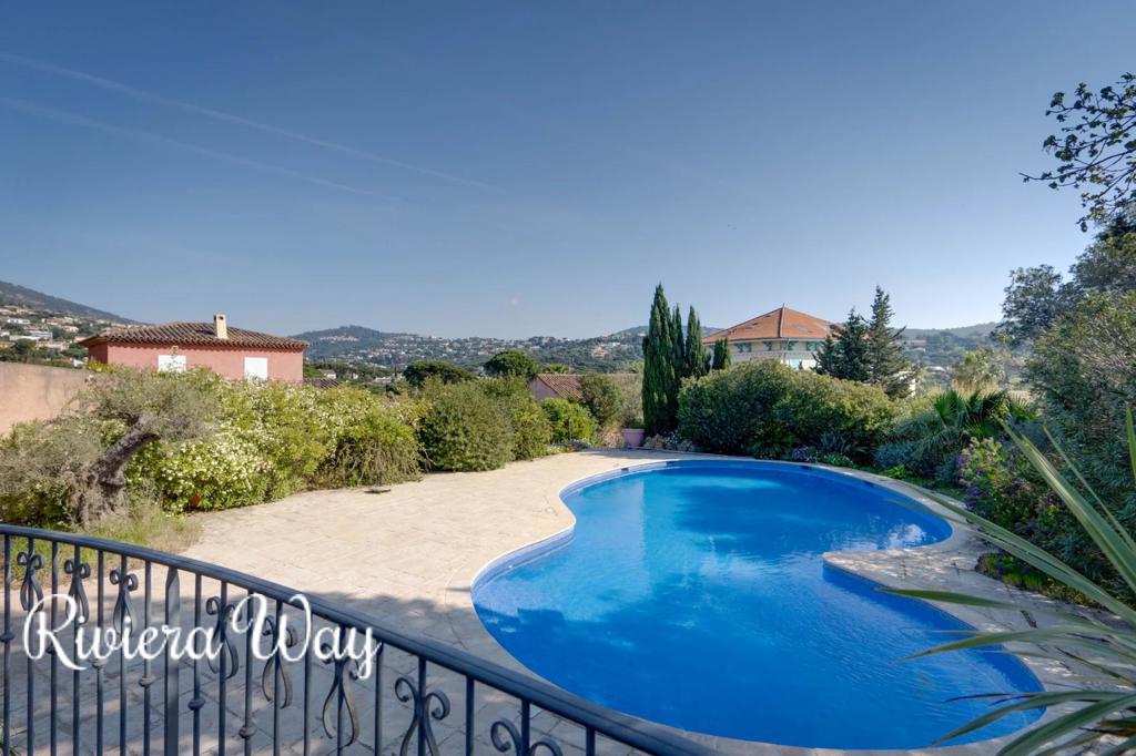 8 room villa in Sainte-Maxime, photo #3, listing #104481342