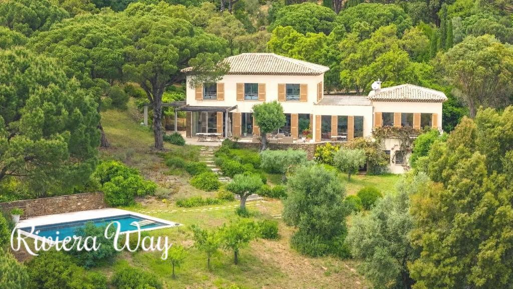 7 room villa in La Croix-Valmer, photo #2, listing #106343202