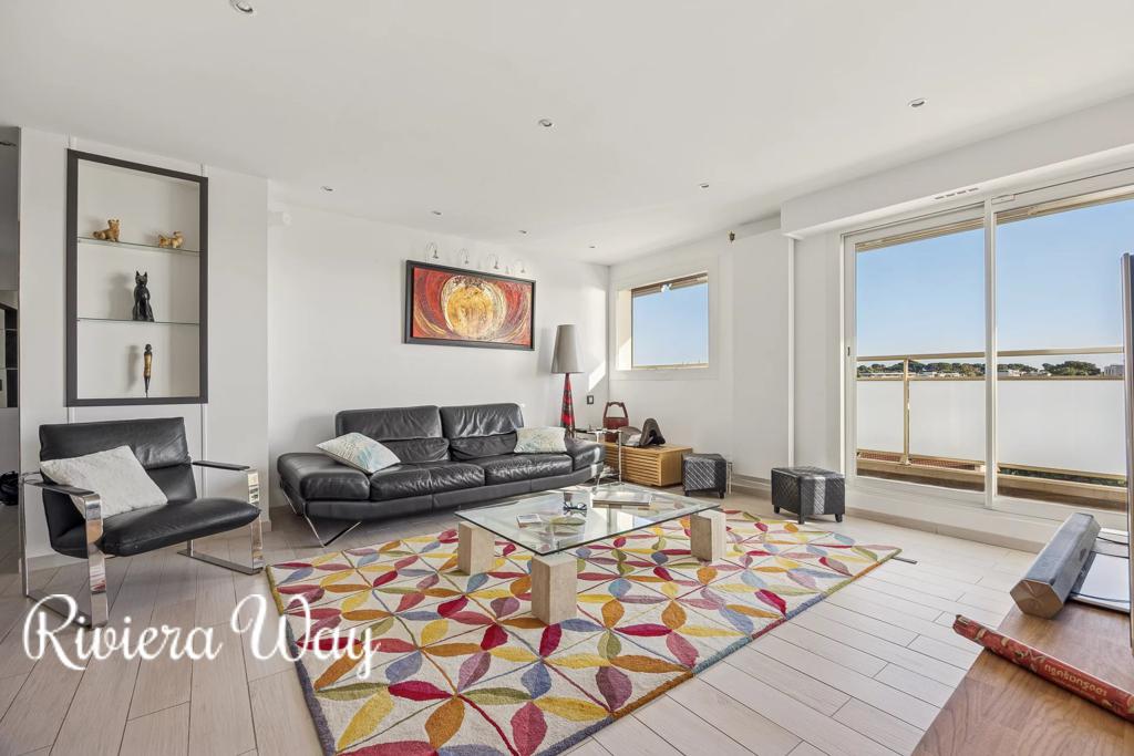 4 room apartment in Antibes, photo #5, listing #105160146
