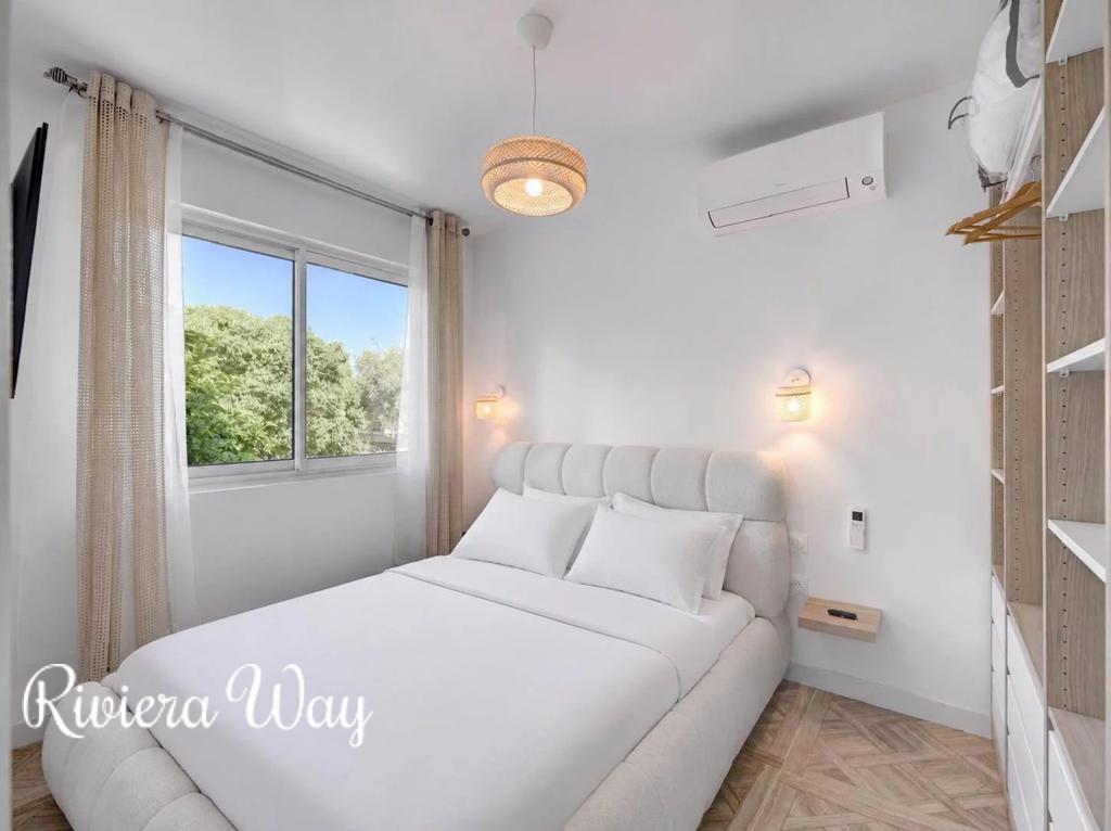 8 room apartment in Juan-les-Pins, photo #9, listing #106787478
