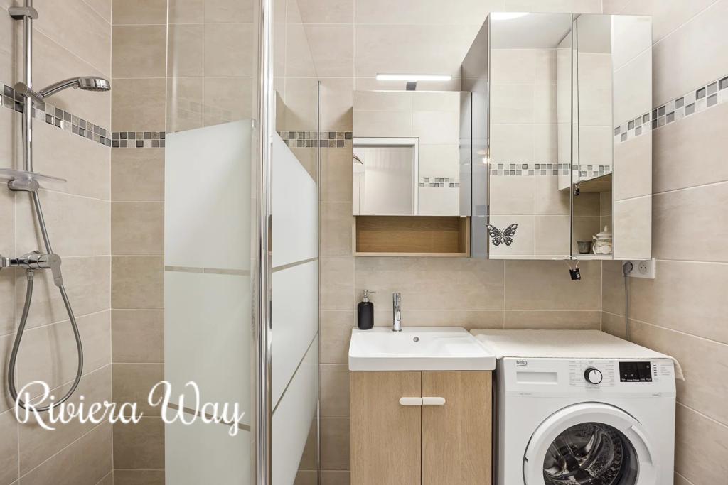 1 room apartment in Cannes, photo #5, listing #106322202