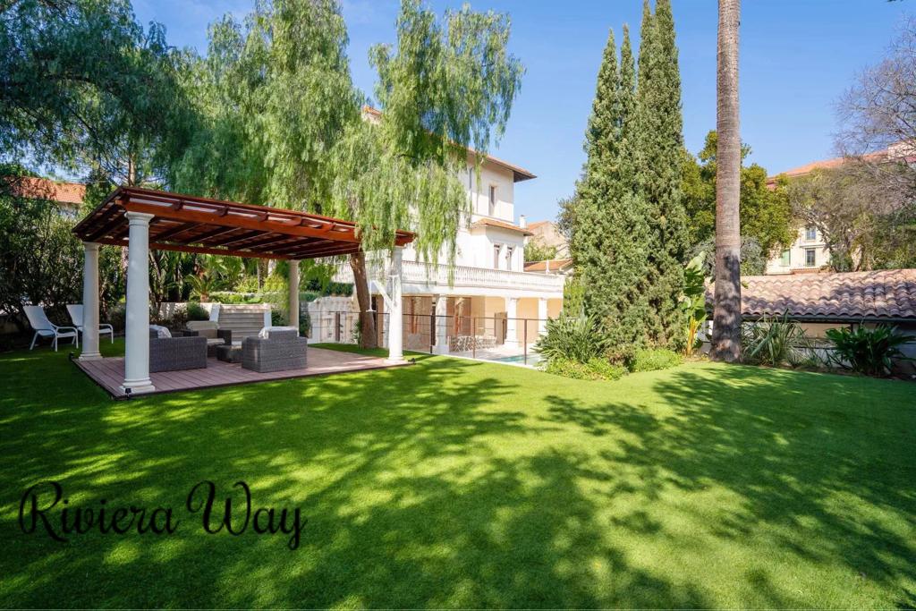 12 room villa in Cannes, photo #9, listing #102860058