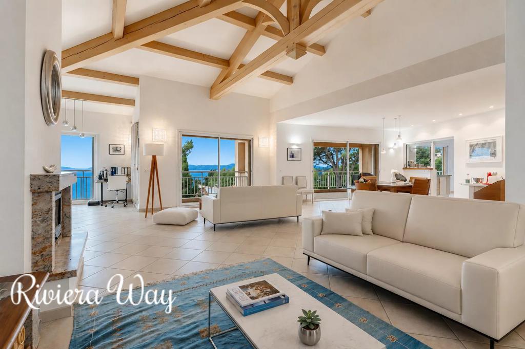5 room villa in Le Lavandou, photo #5, listing #105223146