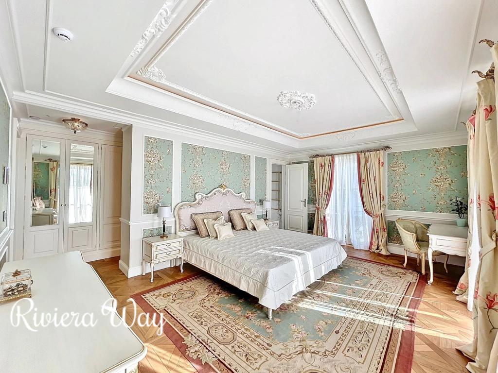 12 room villa in Vallauris, photo #1, listing #99343524
