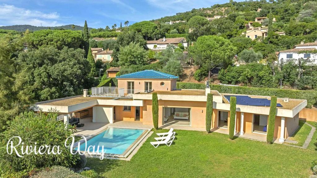 8 room villa in Cavalaire-sur-Mer, photo #4, listing #104236272