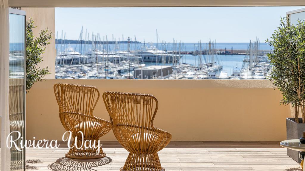 Penthouse in Cannes, photo #1, listing #81359712