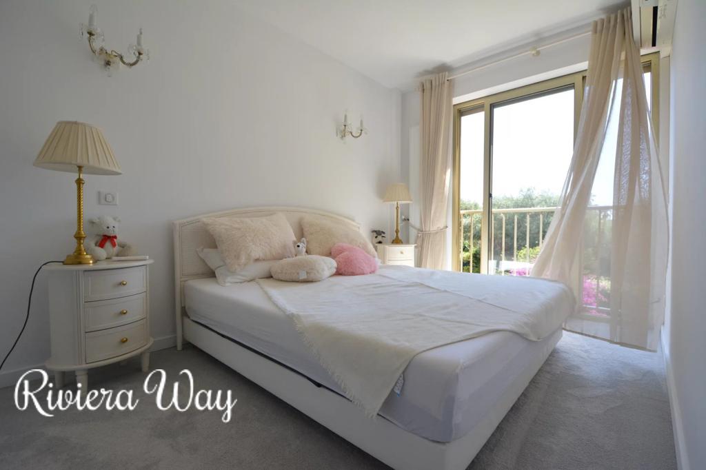 2 room apartment in Antibes, photo #9, listing #106563240
