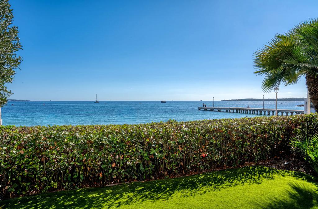 4 room apartment in Cannes, photo #1, listing #107122050