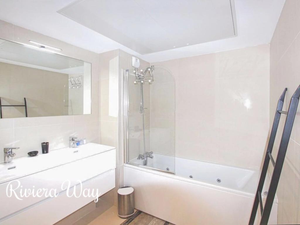 3 room apartment in Saint-Tropez, photo #4, listing #106240302
