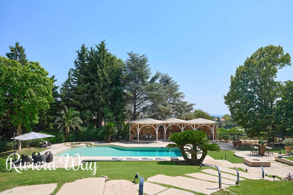 10 room villa in Antibes, photo #3, listing #107026122