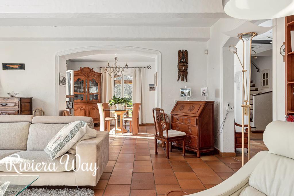 6 room villa in Grasse, photo #1, listing #92740620