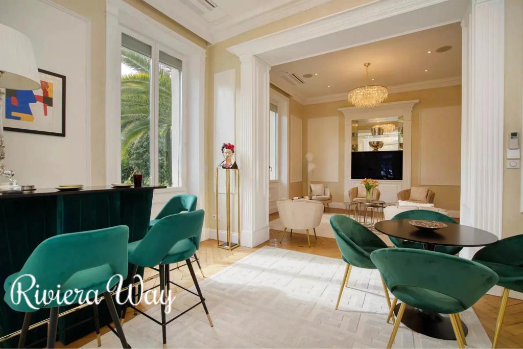 12 room villa in Cannes, photo #10, listing #102860058