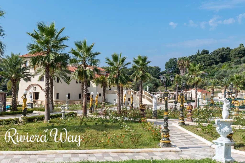 17 room villa in Antibes, photo #2, listing #104095278
