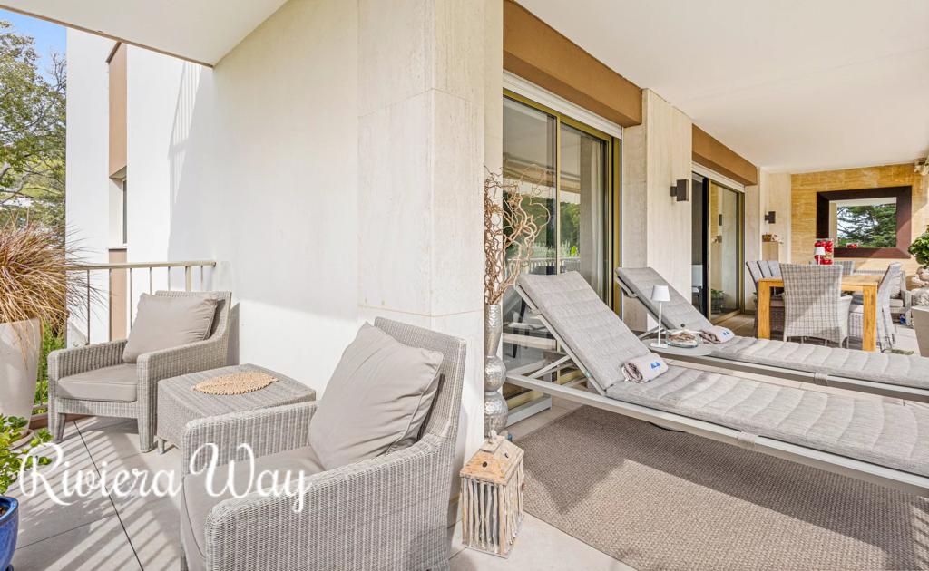 4 room apartment in Cannes, photo #2, listing #107225664