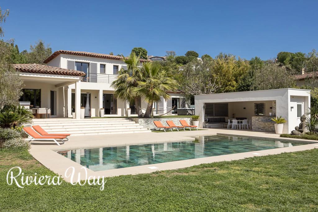 9 room villa in Saint-Paul-de-Vence, photo #2, listing #106093386