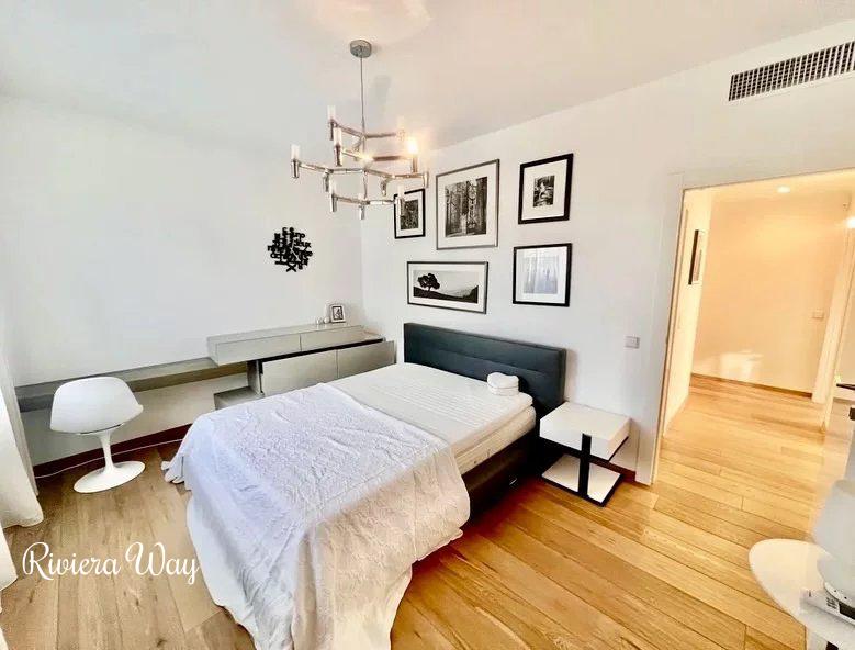 5 room apartment in Antibes, photo #6, listing #103975494