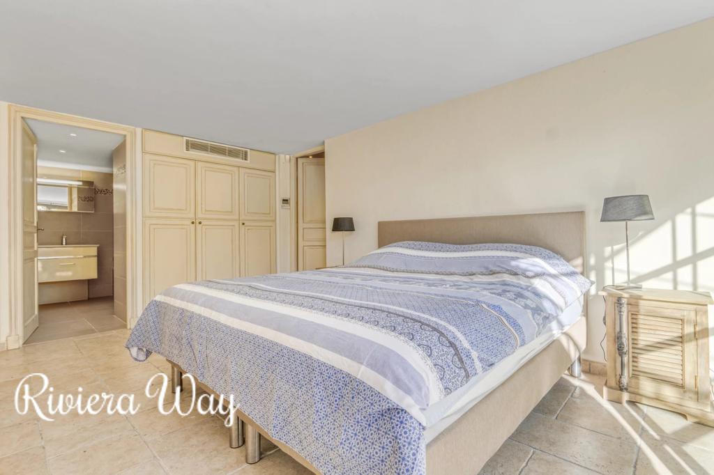 Villa in Grasse, photo #8, listing #102727716