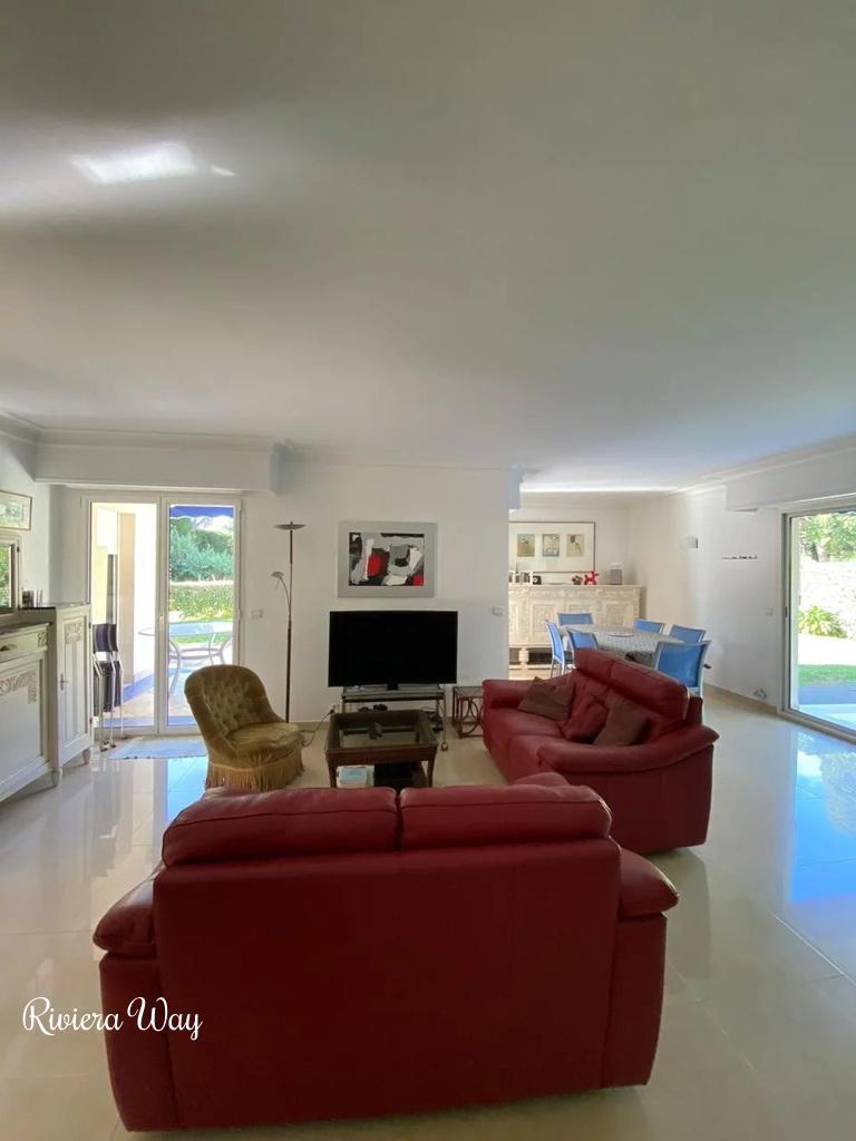 Apartment in Antibes, photo #5, listing #104189778