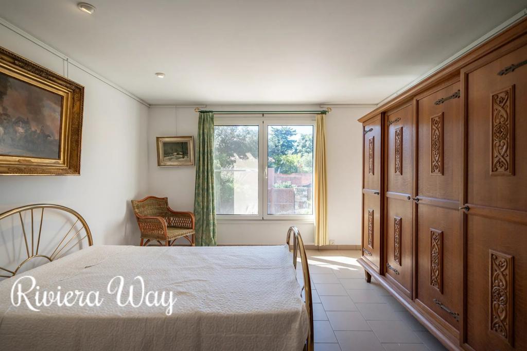 7 room villa in Fréjus, photo #6, listing #104418930