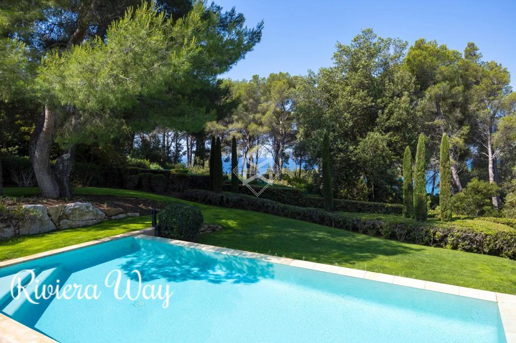 7 room villa in La Croix-Valmer, photo #3, listing #105676200
