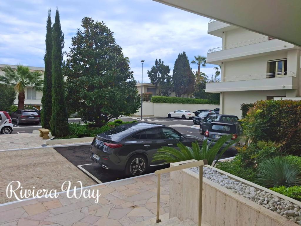 1 room apartment in Cannes, photo #6, listing #103426932