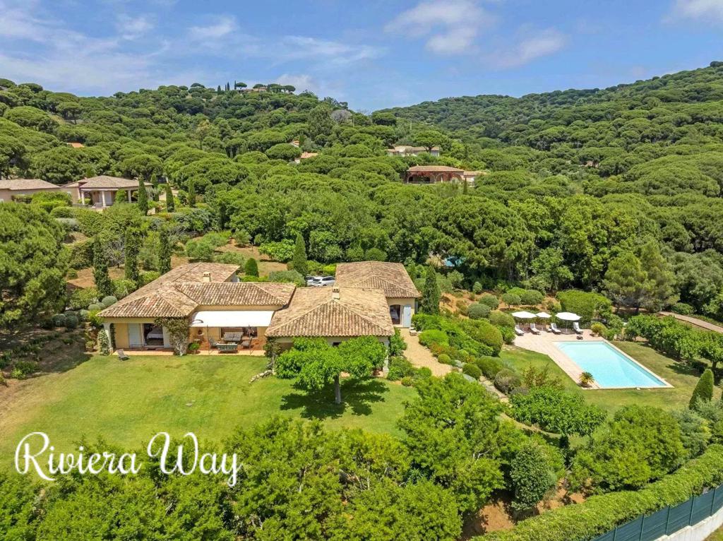 8 room villa in La Croix-Valmer, photo #3, listing #103229952