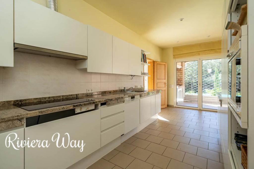7 room villa in Fréjus, photo #8, listing #104418930