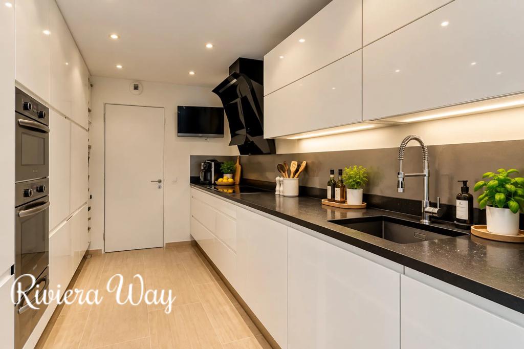 6 room villa in Bormes-les-Mimosas, photo #8, listing #107234820