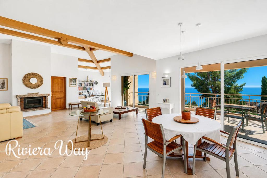 5 room villa in Le Lavandou, photo #3, listing #105223146