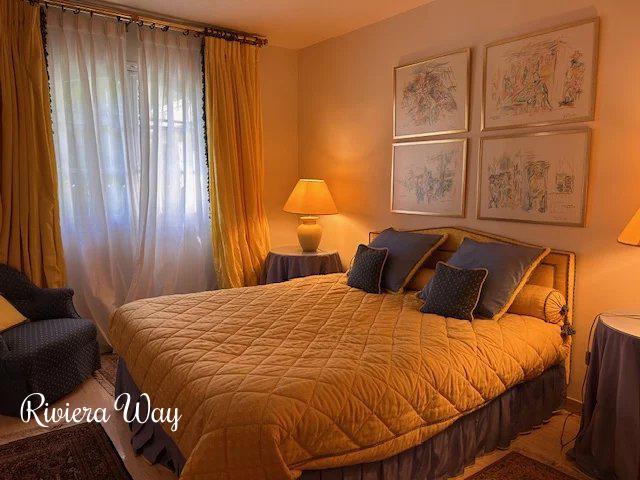 5 room villa in Cannes, photo #2, listing #103207902