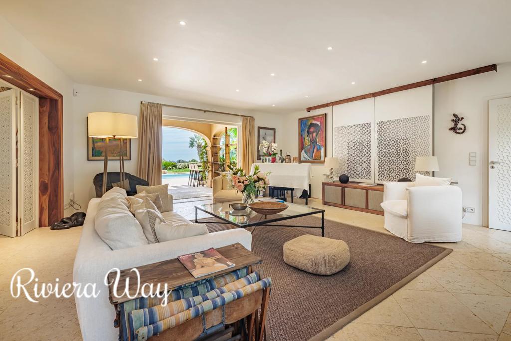 6 room villa in Grimaud, photo #4, listing #104480670