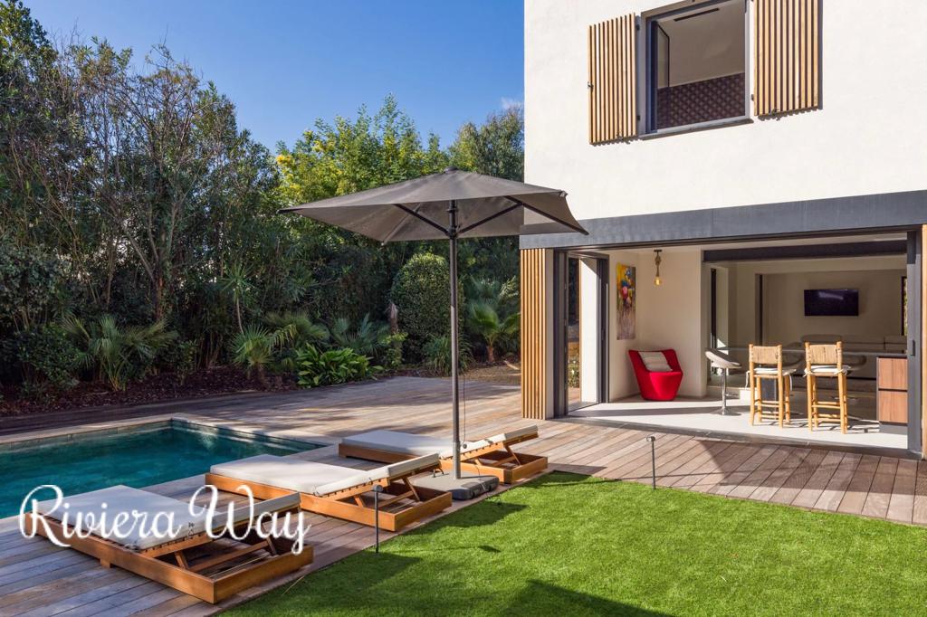 5 room villa in La Croix-Valmer, photo #3, listing #103619166