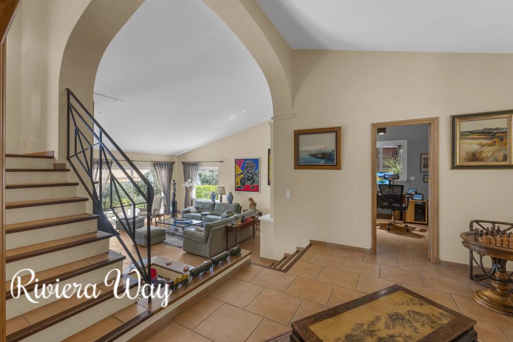 Villa in Grasse, photo #4, listing #102971148