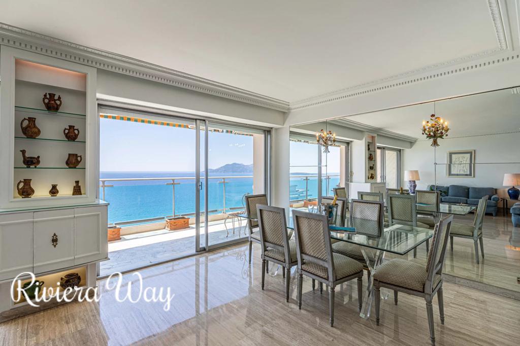4 room apartment in Cannes, photo #2, listing #79723980