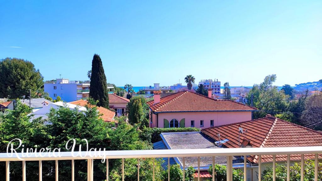 2 room apartment in Antibes, photo #9, listing #106090152