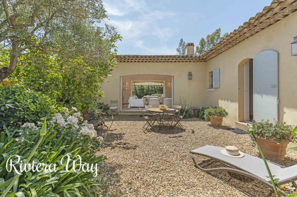 8 room villa in La Croix-Valmer, photo #1, listing #103229952