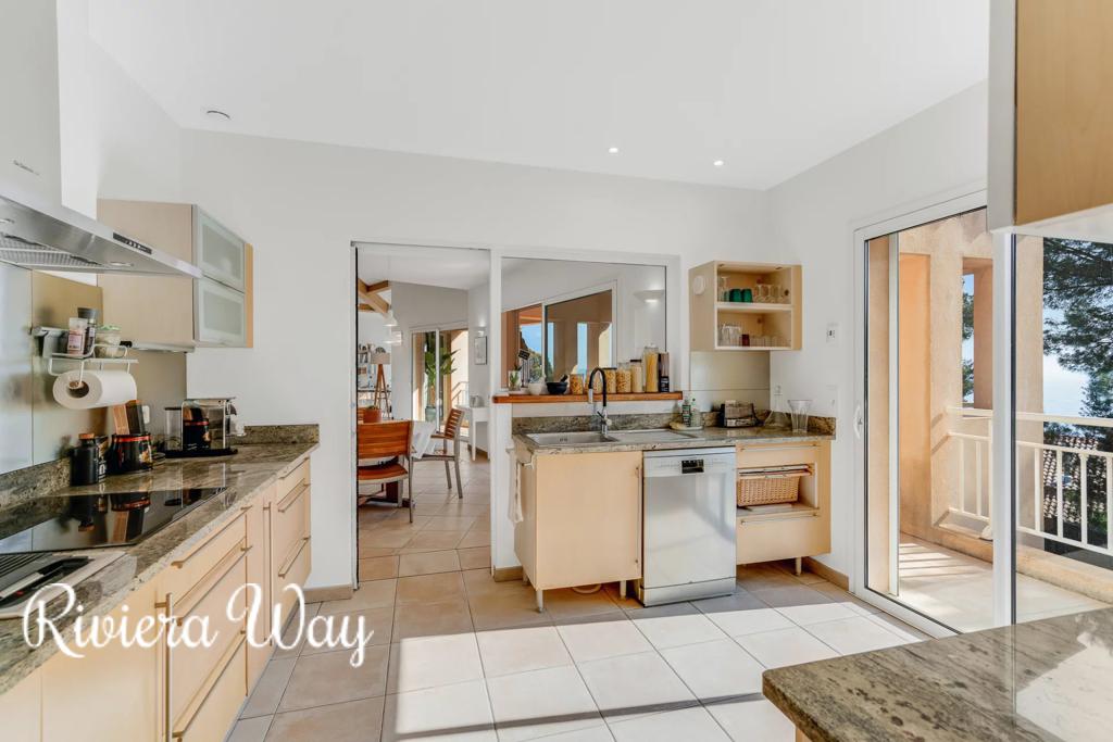 5 room villa in Le Lavandou, photo #6, listing #105223146