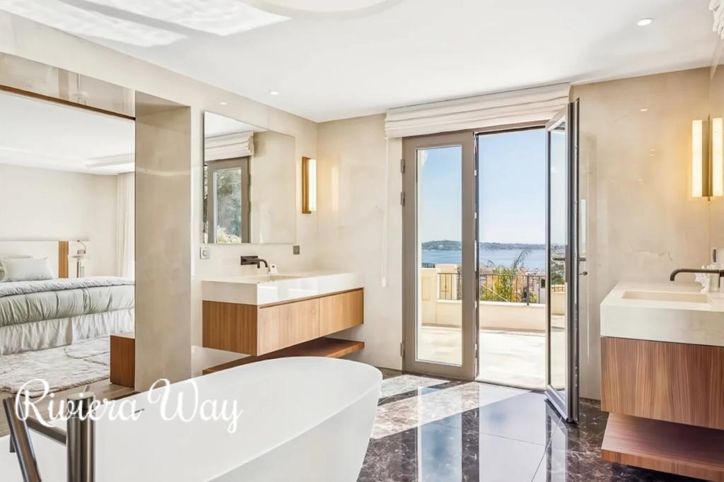 10 room villa in Cannes, photo #9, listing #107137338