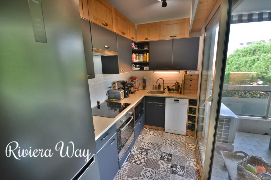 2 room apartment in Antibes, photo #5, listing #101187450