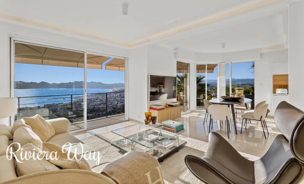 4 room apartment in Cannes, photo #3, listing #105484344