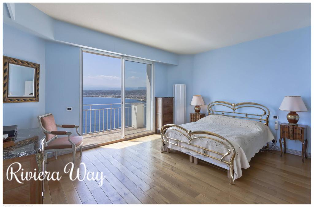 9 room villa in Nice, photo #3, listing #78805314