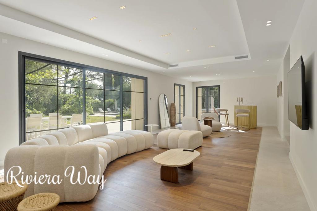 8 room villa in Mougins, photo #3, listing #102676350