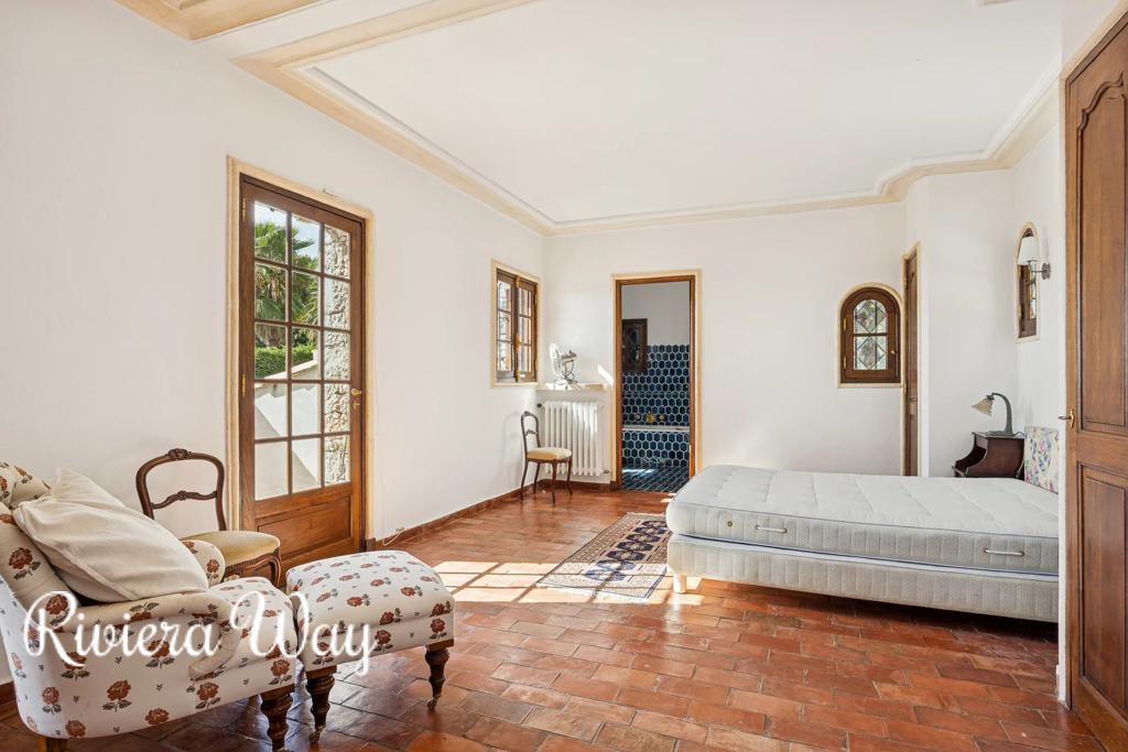 7 room villa in Saint-Paul-de-Vence, photo #4, listing #104355552