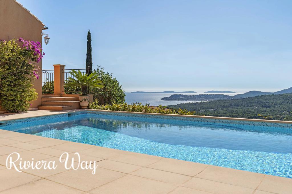 Villa in La Croix-Valmer, photo #4, listing #106343118