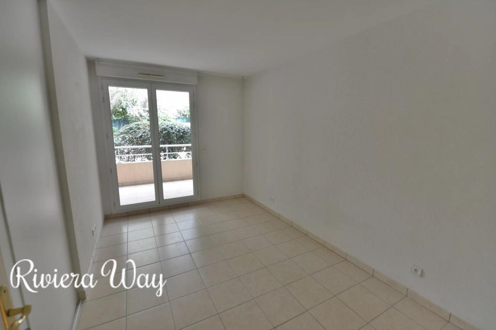 Apartment in Antibes, photo #4, listing #106804950