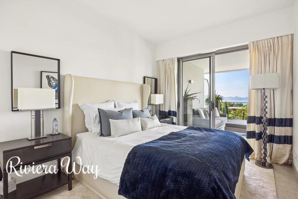 4 room apartment in Antibes, photo #7, listing #106015896