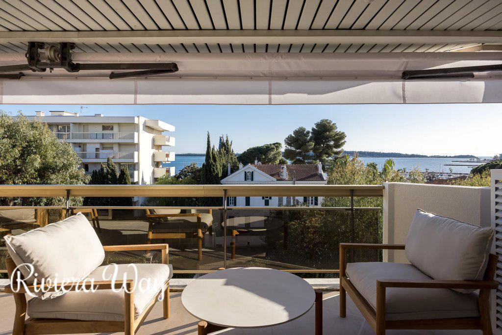 4 room apartment in Cannes, 100 m², photo #1, listing #103219242