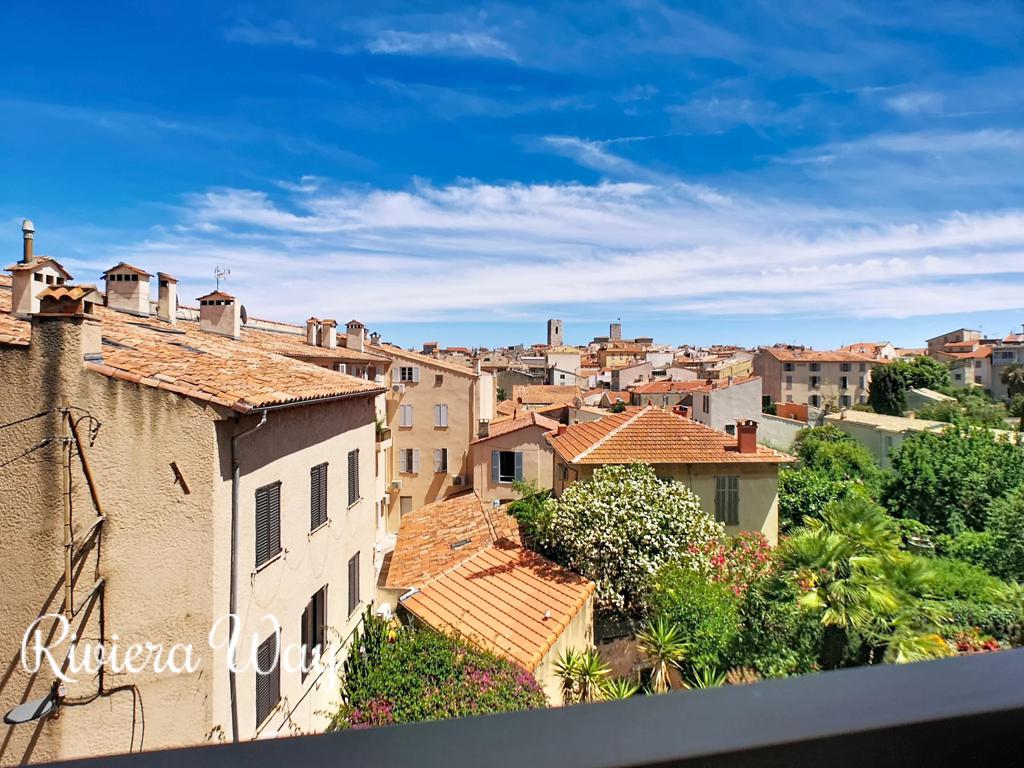Apartment in Antibes, photo #9, listing #106563282