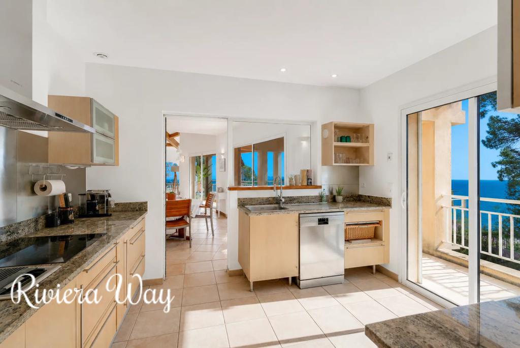 5 room villa in Le Lavandou, photo #6, listing #105223146